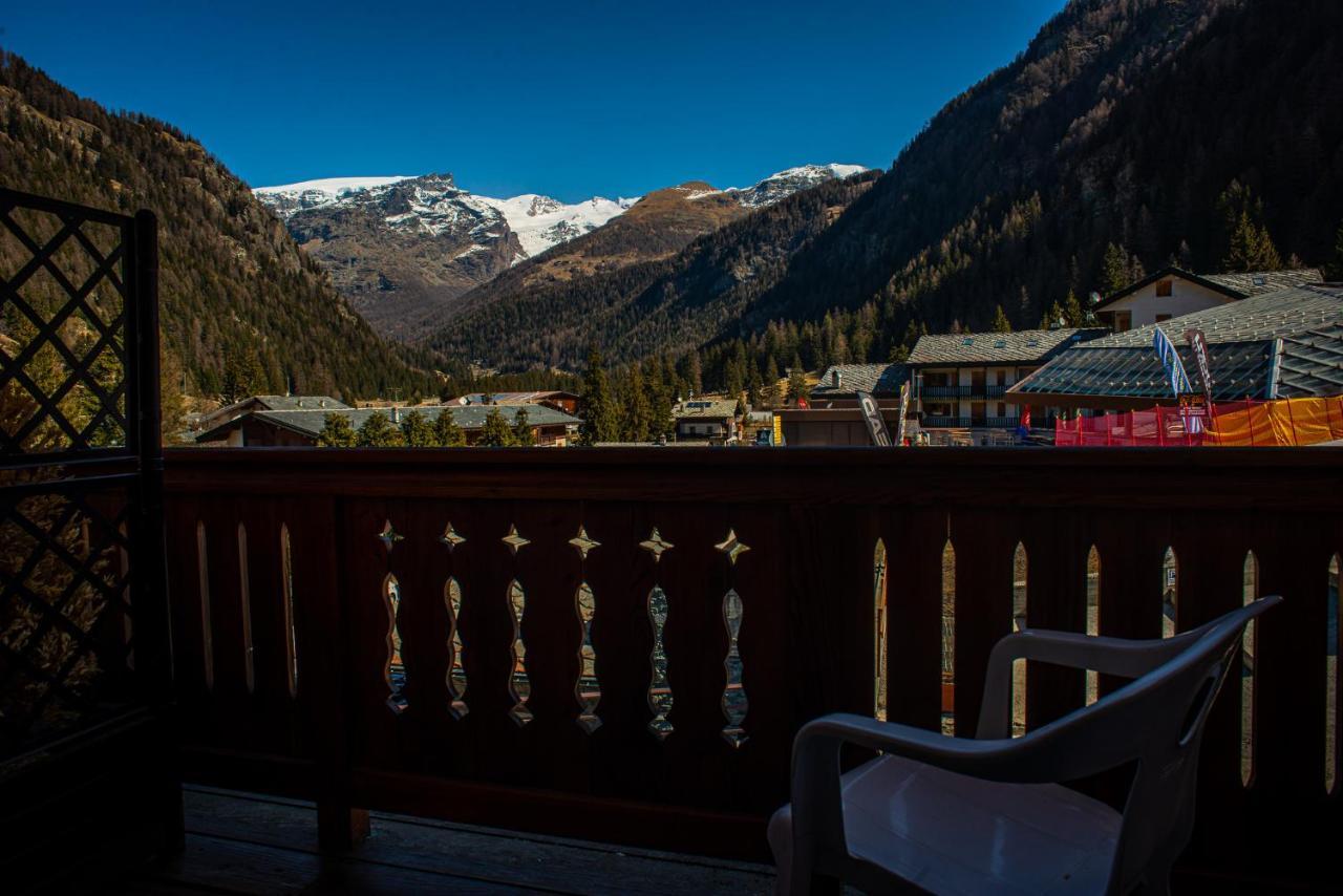 Hotel De Champoluc Bagian luar foto