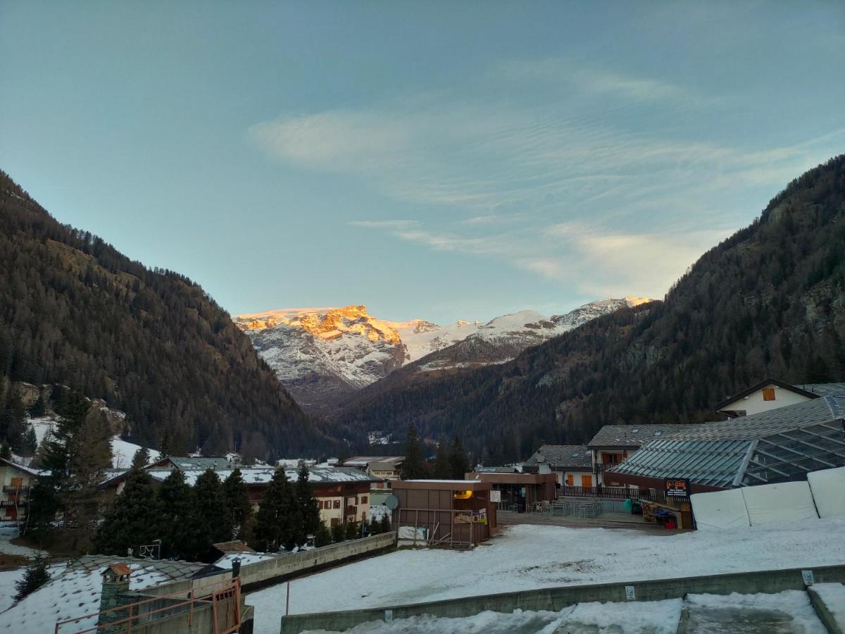 Hotel De Champoluc Bagian luar foto